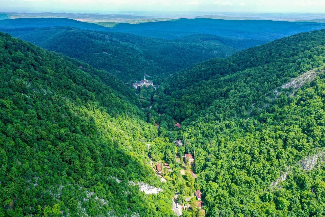 Erdovarazs Panzio Lillafüred Exterior foto